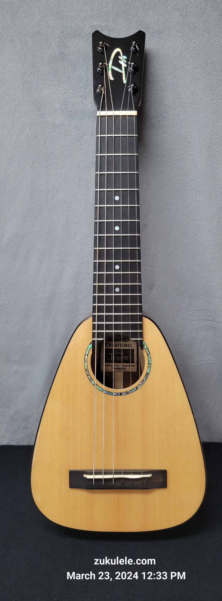 Pepe 6 String Spruce/Mahogany Ukulele